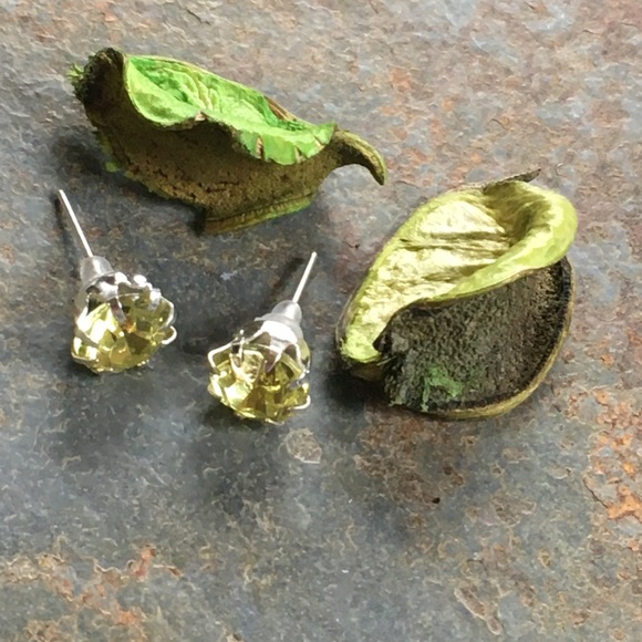 🎈 Sale 🎈 2 for $10 NWOT large rhinestone style post earrings yellow - Picture 3 of 5